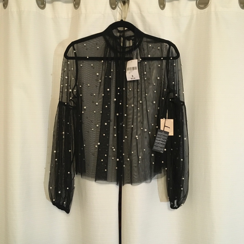 👍4\$30 NWT Forever 21 ladies sheer top